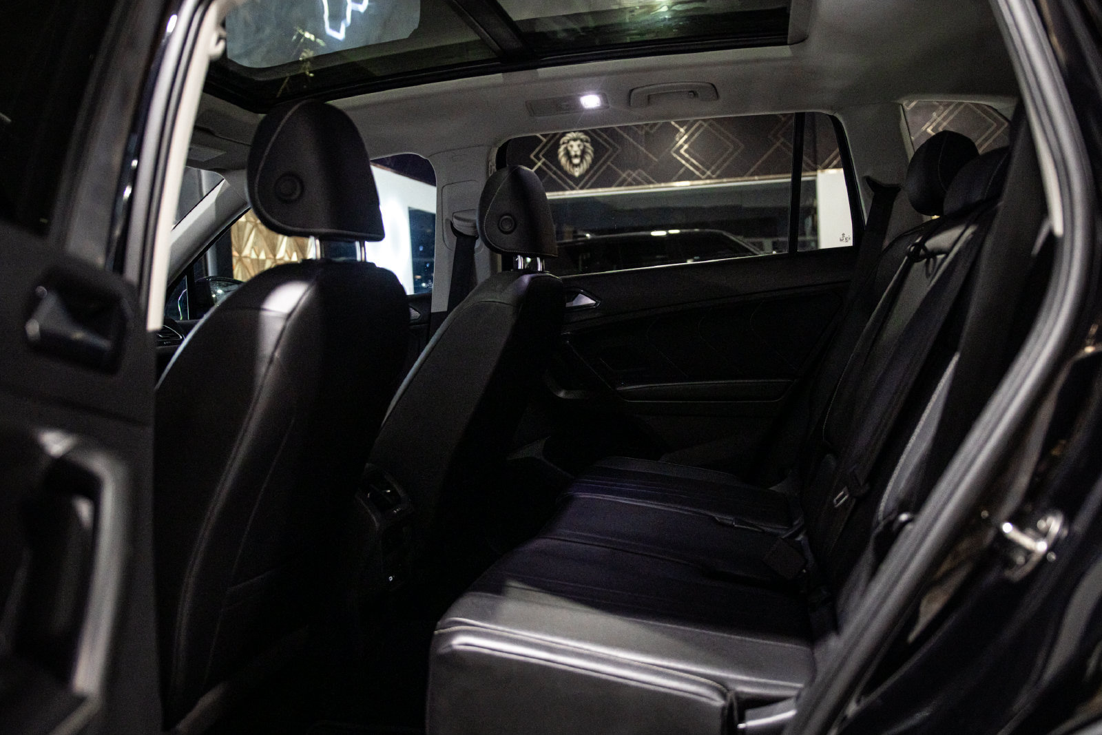 Used 2024 Volkswagen Tiguan SE AWD/4WD image 14