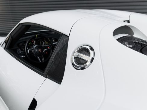 Used 2015 Porsche 918 Spyder image 14