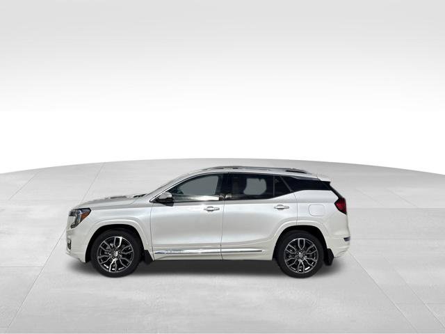 Certified 2022 GMC Terrain Denali w/ Denali Premium Package AWD/4WD image 4