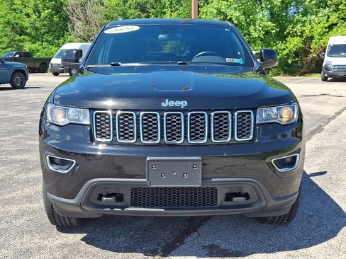 Used 2020 Jeep Grand Cherokee Laredo AWD/4WD image 3