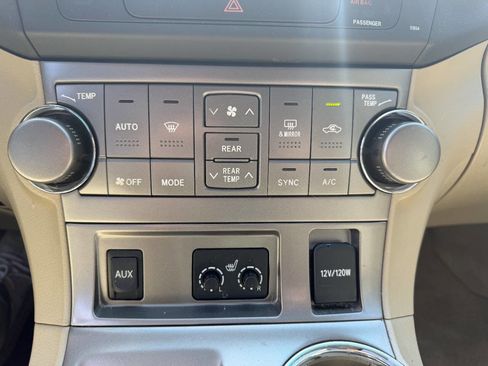 Used 2010 Toyota Highlander SE image 34