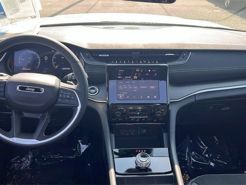 Used 2025 Jeep Grand Cherokee L Altitude image 35