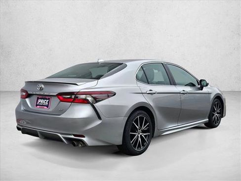Used 2023 Toyota Camry SE image 5