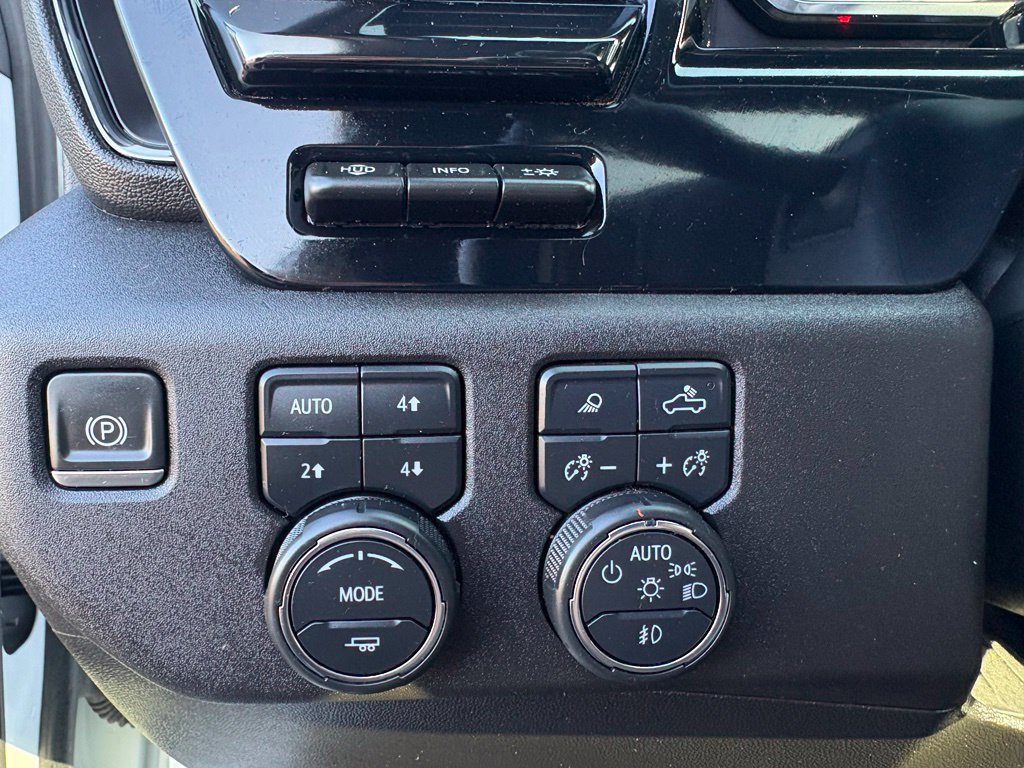 Used 2024 Chevrolet Silverado 2500 ZR2 w/ Technology Package AWD/4WD image 15