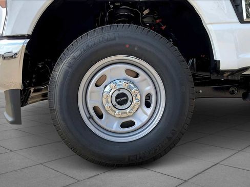 New 2026 Ford F250 XL w/ XL Chrome Package image 11