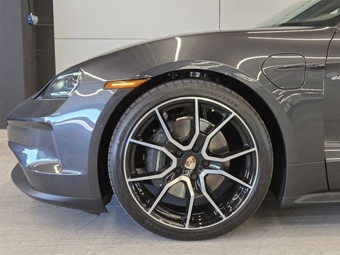 Used 2025 Porsche Taycan image 9