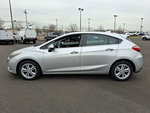Used 2017 Chevrolet Cruze LT w/ Convenience Package image 4