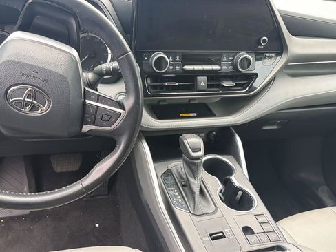 Used 2023 Toyota Highlander XLE FWD image 7