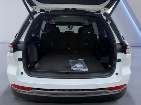 New 2026 Jeep Grand Cherokee Altitude image 20