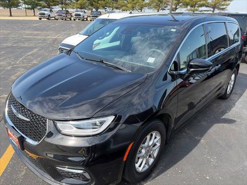 Certified 2025 Chrysler Pacifica Select image 1