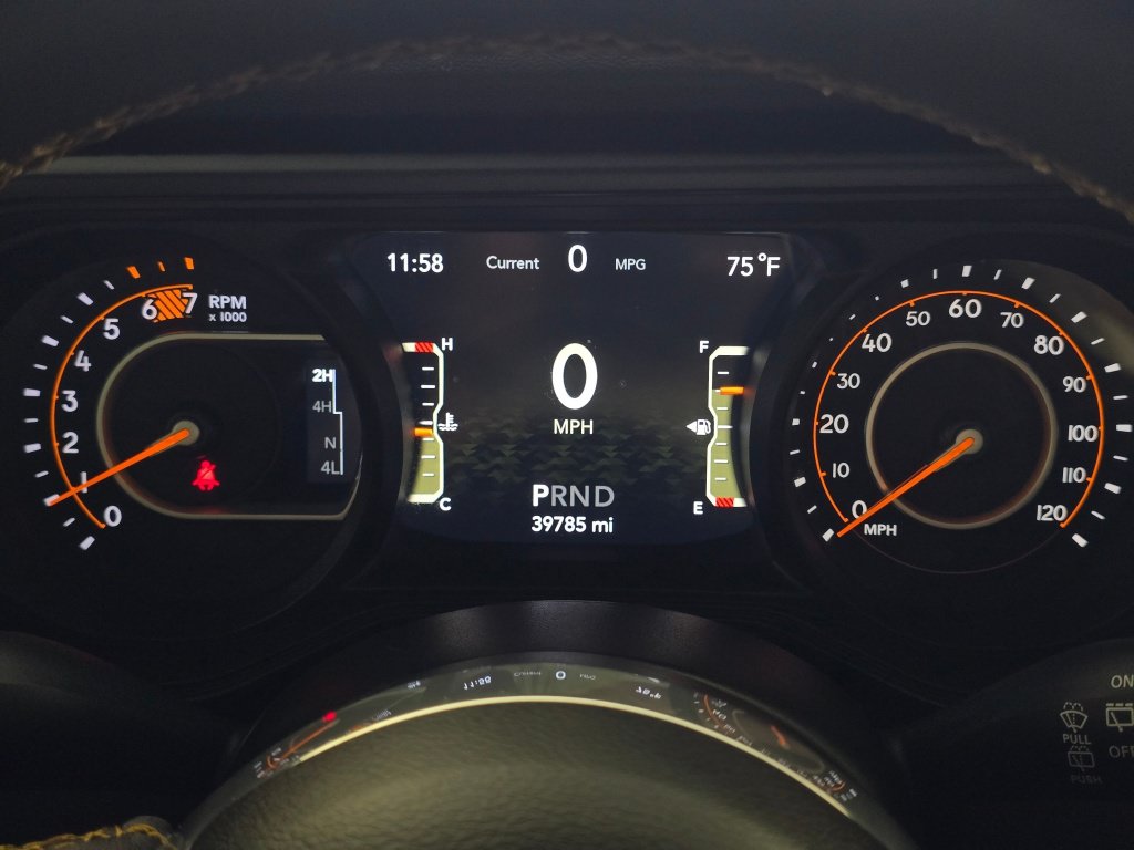 Used 2025 Jeep Wrangler Unlimited Sahara AWD/4WD image 38