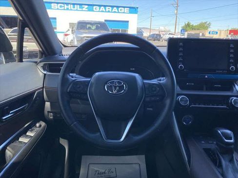 Certified 2022 Toyota Venza XLE AWD/4WD image 14