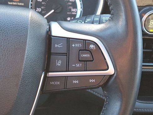 Used 2023 Toyota Highlander XSE AWD/4WD image 10