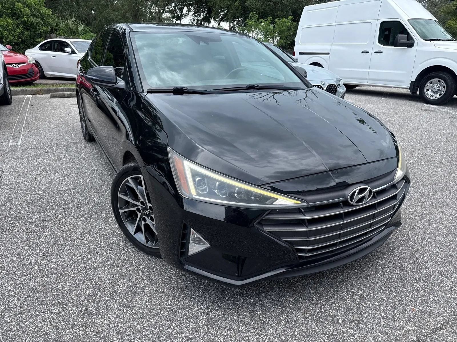 Used 2019 Hyundai Elantra Limited w/ Cargo Package FWD image 4