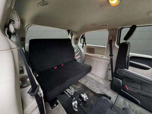 Used 2016 Dodge Grand Caravan SXT image 15