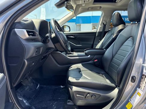 Used 2022 Toyota Highlander XLE image 14