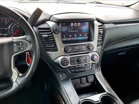 Used 2015 Chevrolet Suburban LT image 9