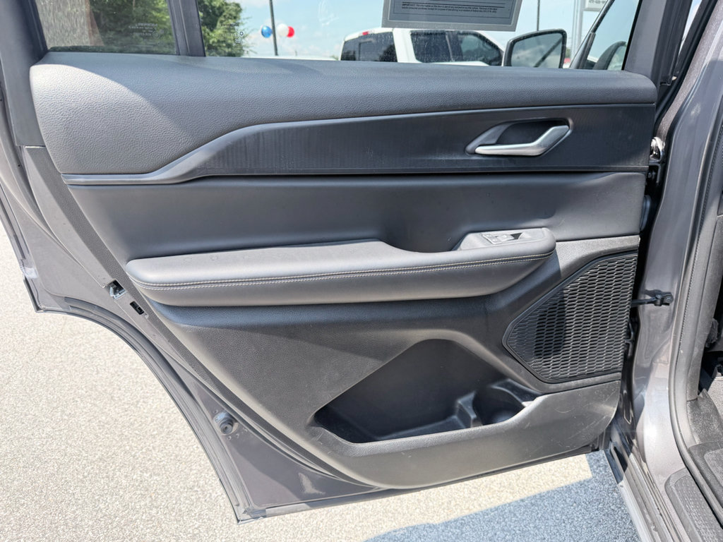 Used 2023 Jeep Grand Cherokee L Laredo RWD image 29