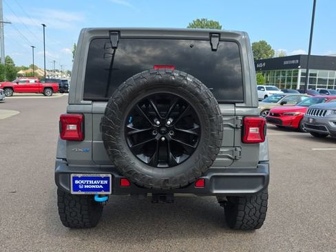 Used 2022 Jeep Wrangler Unlimited Sahara w/ Cold Weather Group AWD/4WD image 4