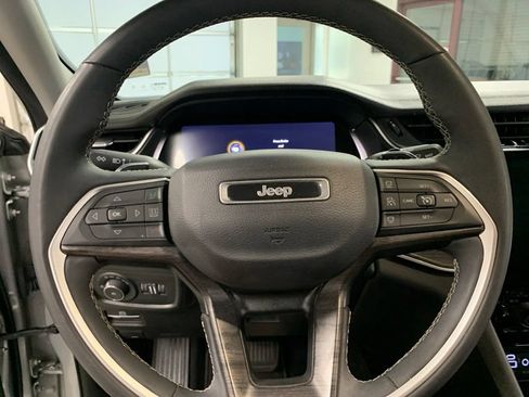 Used 2023 Jeep Grand Cherokee L Limited AWD/4WD image 18