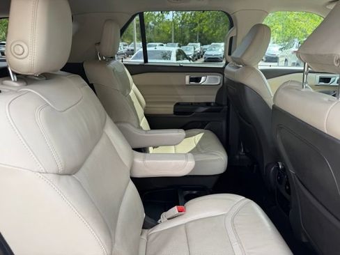 Used 2020 Ford Explorer Platinum w/ Premium Technology Package AWD/4WD image 8