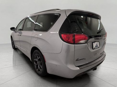 Used 2020 Chrysler Pacifica Touring-L FWD image 20