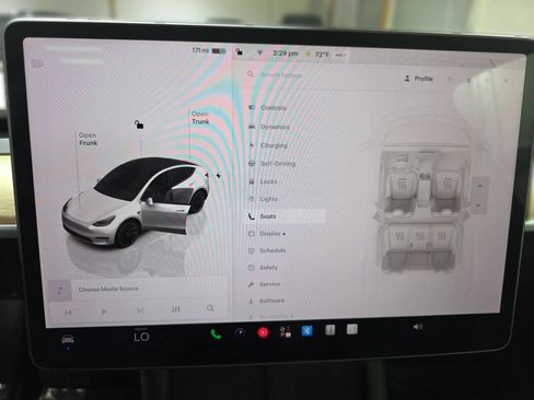 Used 2023 Tesla Model Y Long Range AWD/4WD image 23