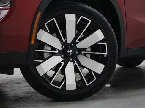 New 2026 Mitsubishi Outlander SE image 3