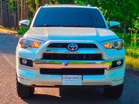 Used 2018 Toyota 4Runner Limited AWD/4WD image 18