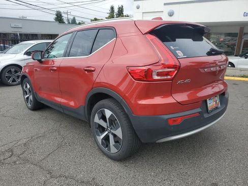 Used 2023 Volvo XC40 B5 Plus w/ Driver Assist Package AWD/4WD image 3