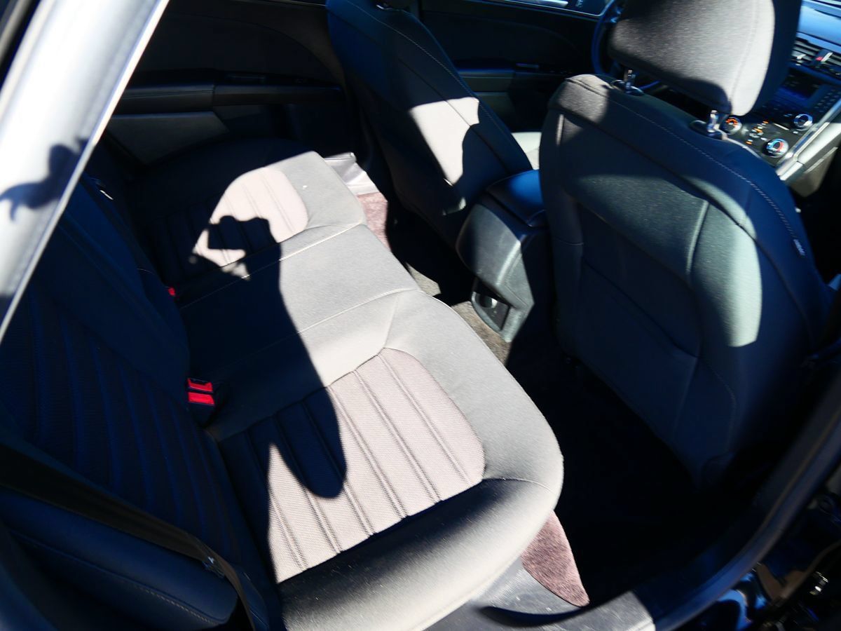 Used 2017 Ford Fusion SE FWD image 21