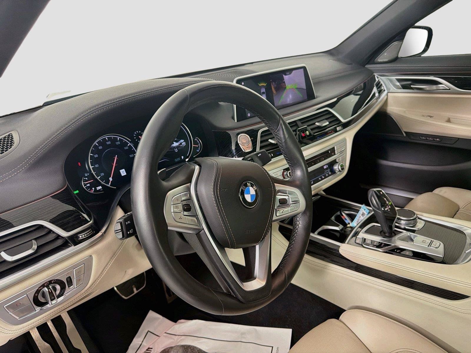 Used 2019 BMW 750i w/ M Sport Package RWD image 9