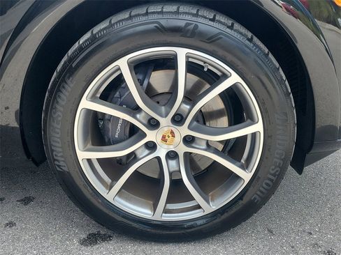 Used 2025 Porsche Cayenne image 11