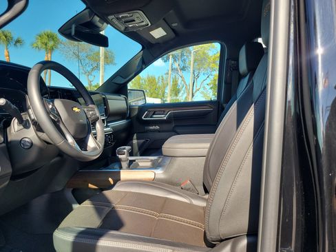 Used 2025 Chevrolet Silverado 1500 High Country image 11