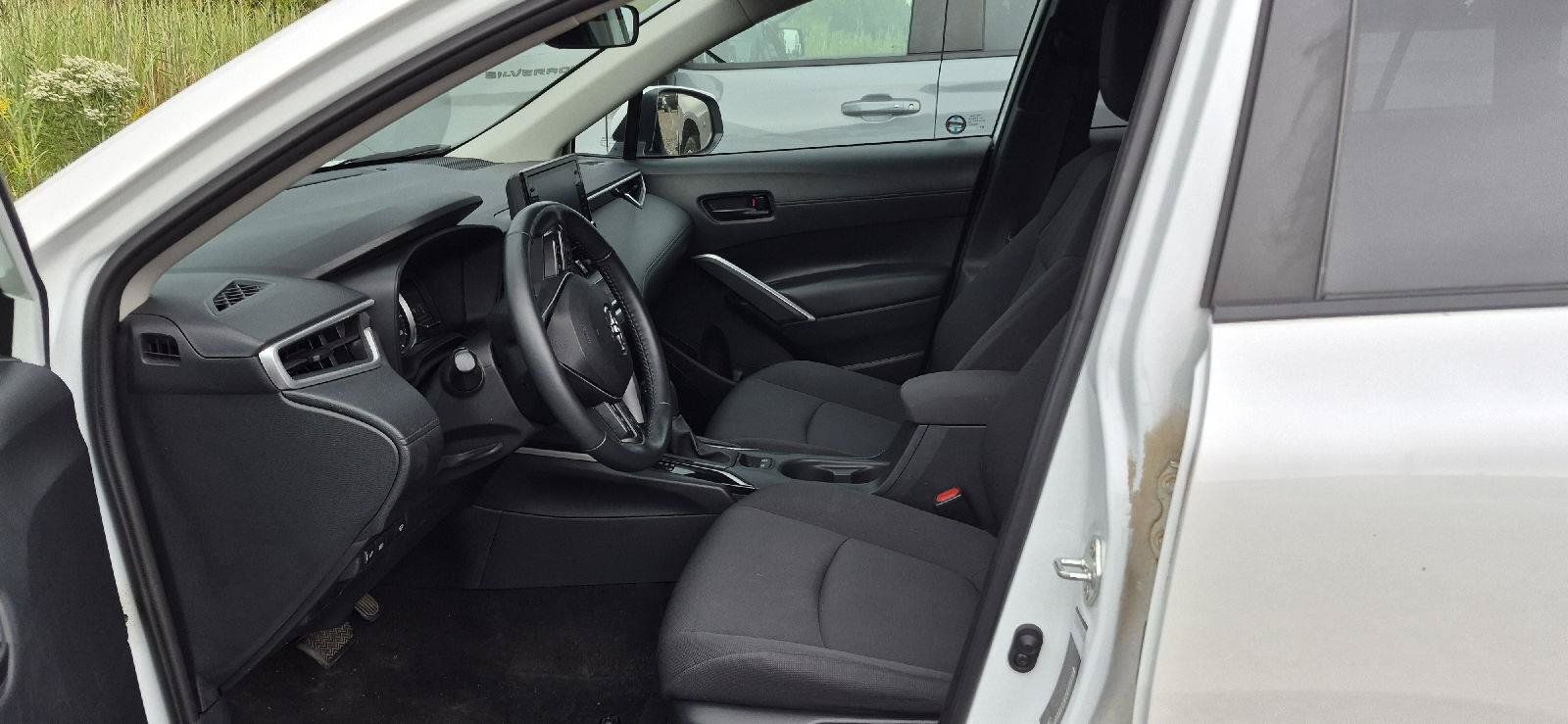 Used 2022 Toyota Corolla Cross LE AWD/4WD image 6