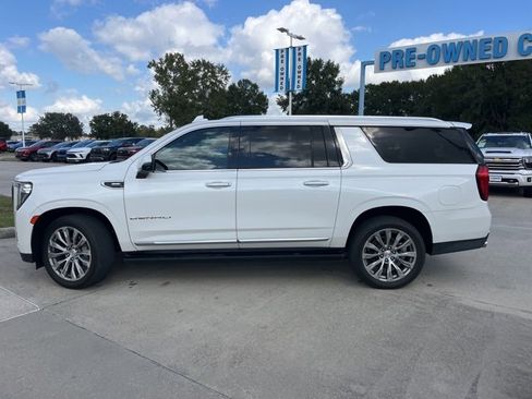 Used 2021 GMC Yukon XL Denali w/ Denali Premium Package image 3