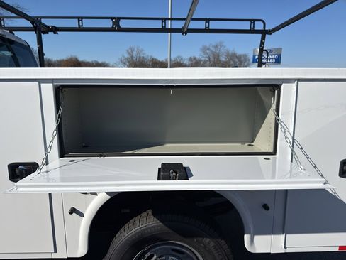 New 2026 Ford F250 XL w/ XL Chrome Package AWD/4WD image 11