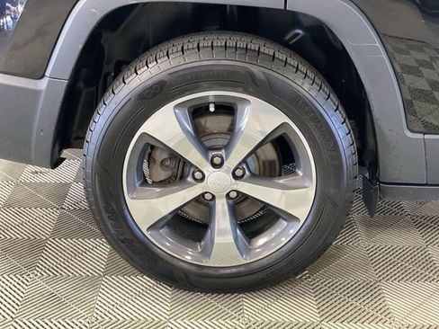 Used 2019 Jeep Cherokee Limited AWD/4WD image 37