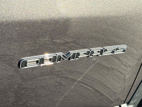 Used 2022 Jeep Compass Latitude image 8