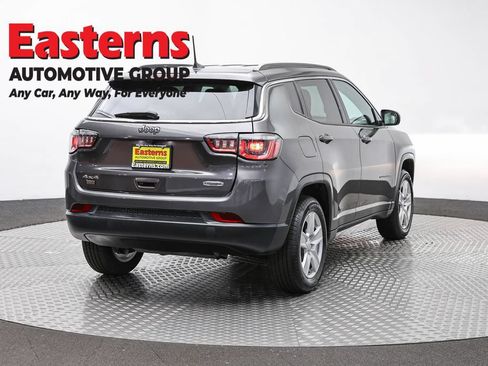 Used 2022 Jeep Compass Latitude AWD/4WD image 5