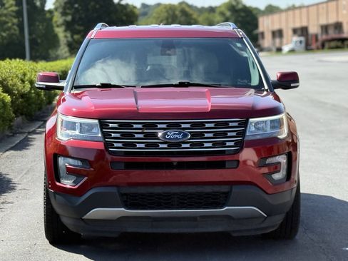 Used 2017 Ford Explorer Limited w/ Equipment Group 301A FWD image 4