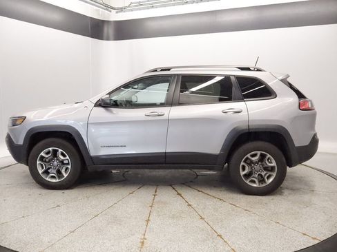 Used 2020 Jeep Cherokee Trailhawk w/ Cold Weather Group AWD/4WD image 16