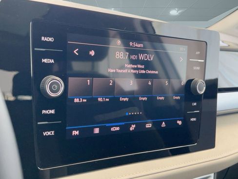 New 2026 Volkswagen Taos SE image 24