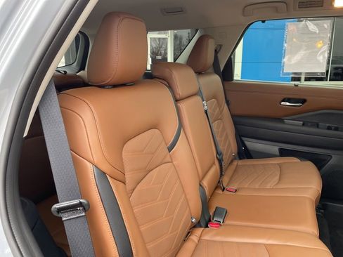 Used 2025 Nissan Pathfinder Platinum w/ Cargo Package image 34