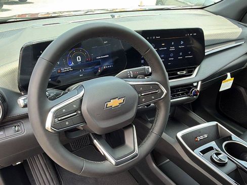 New 2027 Chevrolet Equinox LT w/ Convenience Package II FWD image 3