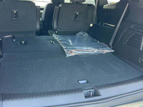 New 2025 GMC Acadia AT4 w/ Luxury Package image 28