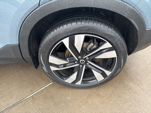 Certified 2023 Volvo XC40 B5 Ultimate w/ Protection Package Premier image 16