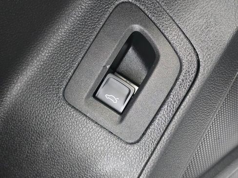 Used 2020 Volkswagen Atlas Cross Sport SEL image 37