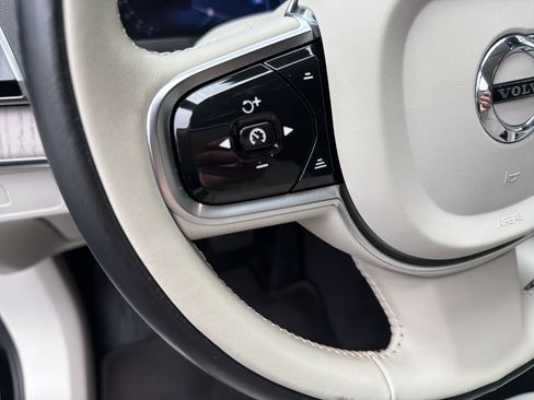 Certified 2023 Volvo XC90 B5 Plus AWD/4WD image 19