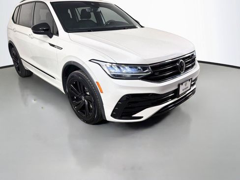 Used 2023 Volkswagen Tiguan SE R-Line FWD image 3